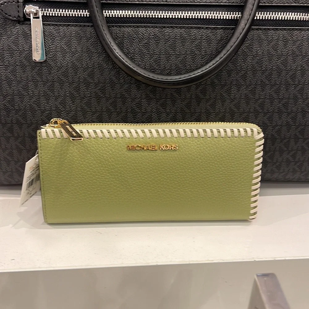 Michael Kors Jet Set Travel Large Pebble Leather Quarter-Zip Wallet NWT